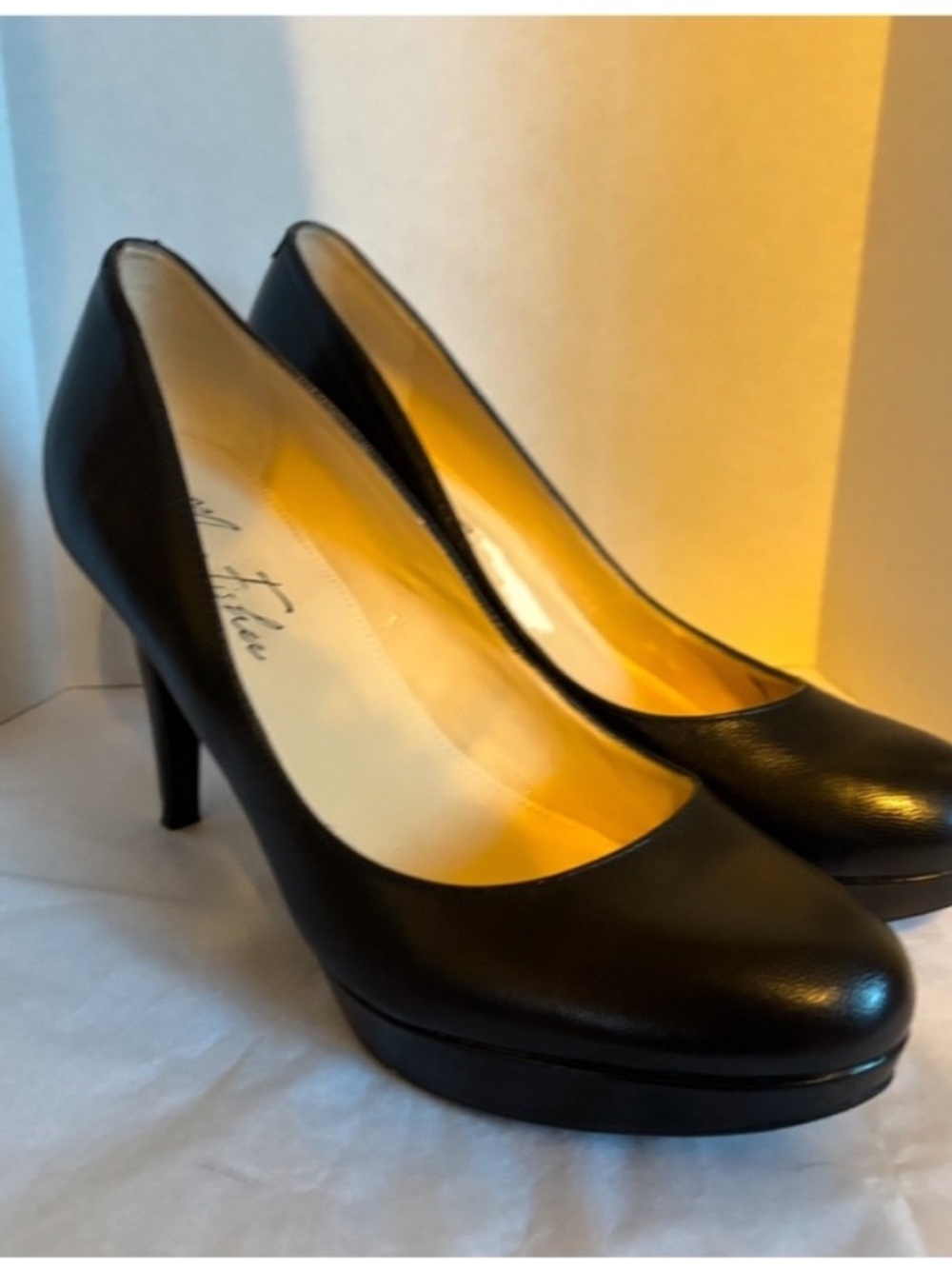 Marc Fisher, Sydney- Classic
Leather Platform Black Heels Pumps Shoes Size 8.5M
